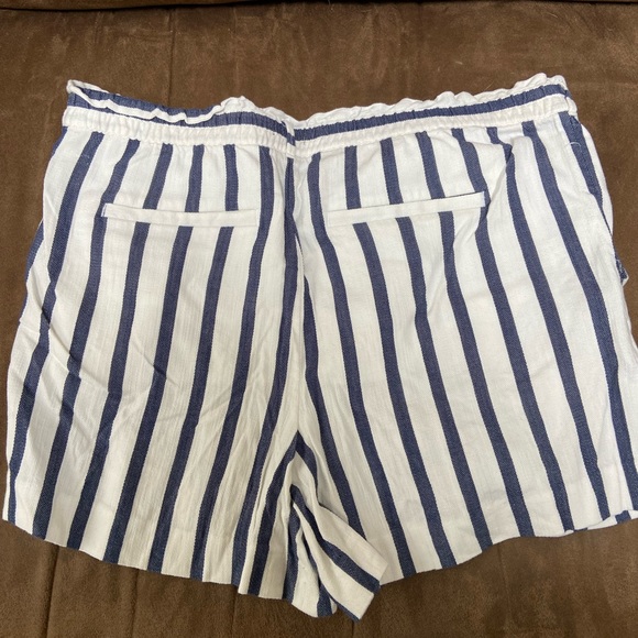 Ann Taylor LOFT cotton shorts blue white stripe 8 - Picture 4 of 5